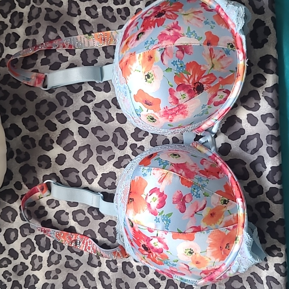 VS Shine Pushup Bra